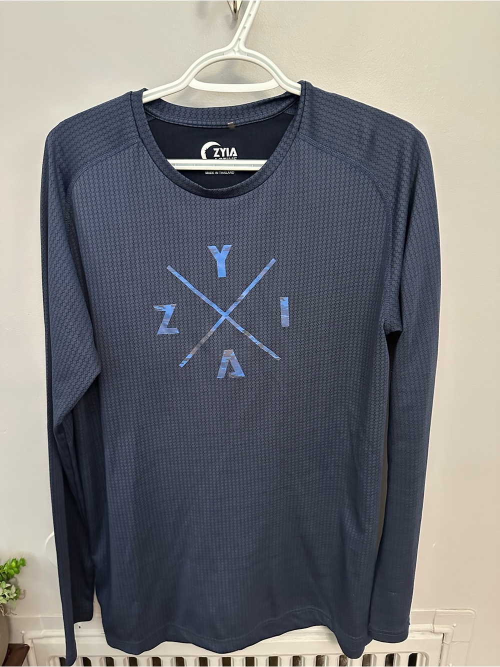 ZYIA Men’s Long Sleeve Performance Tee in Navy